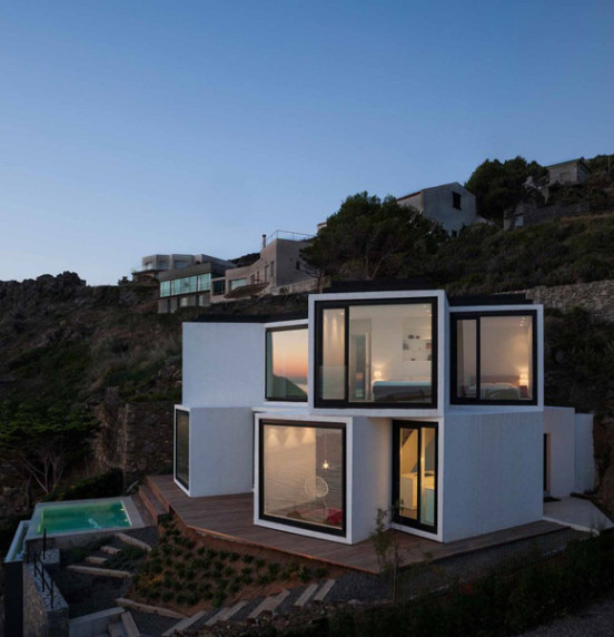 Geometric-architecture-connected-to-the-sun-and-sea-Sunflower-House-Costa-Brava
