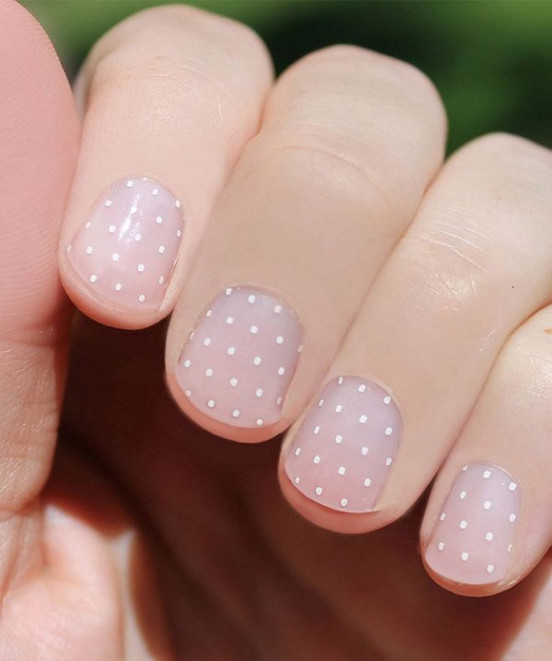 Swiss-dots-on-nude-nail-background600