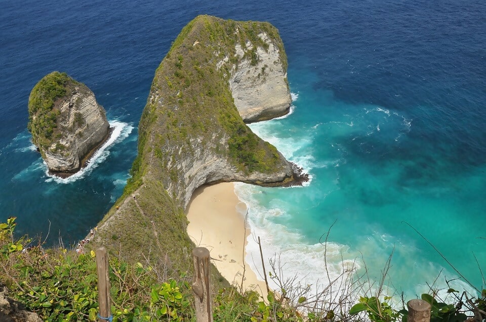 Macintosh HD:Users:brittanyloeffler:Downloads:Upwork:Beautiful Beaches:32.-Kelingking-Beach-Bali.jpg